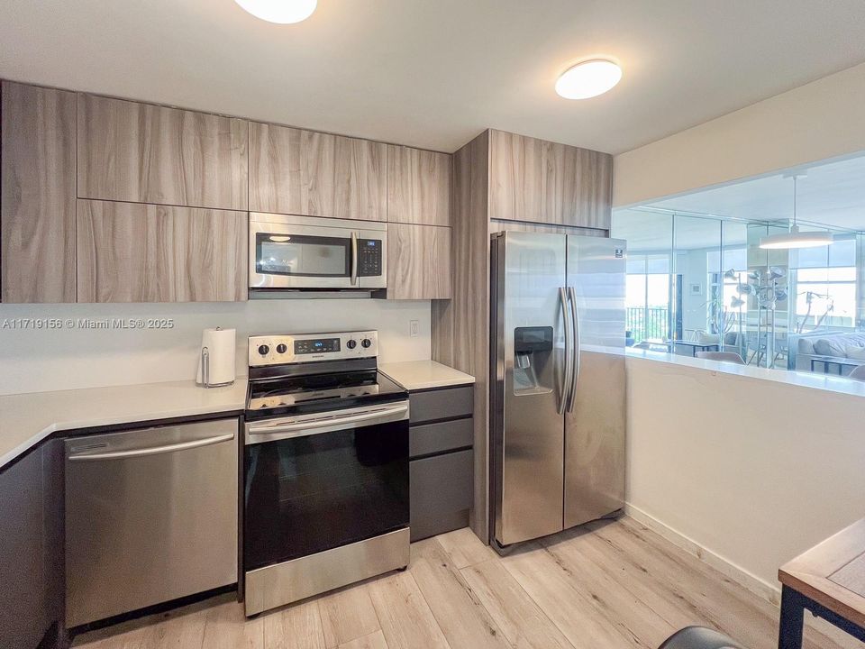 For Rent: $3,100 (1 beds, 1 baths, 868 Square Feet)