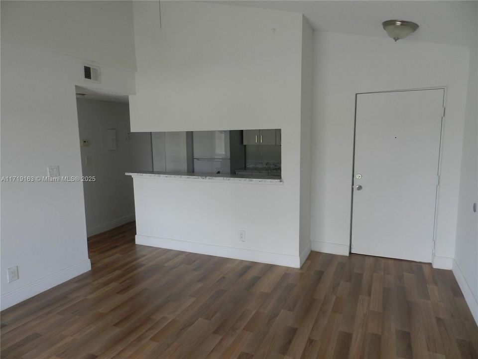 For Rent: $1,690 (1 beds, 1 baths, 615 Square Feet)