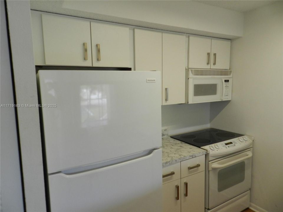 For Rent: $1,690 (1 beds, 1 baths, 615 Square Feet)