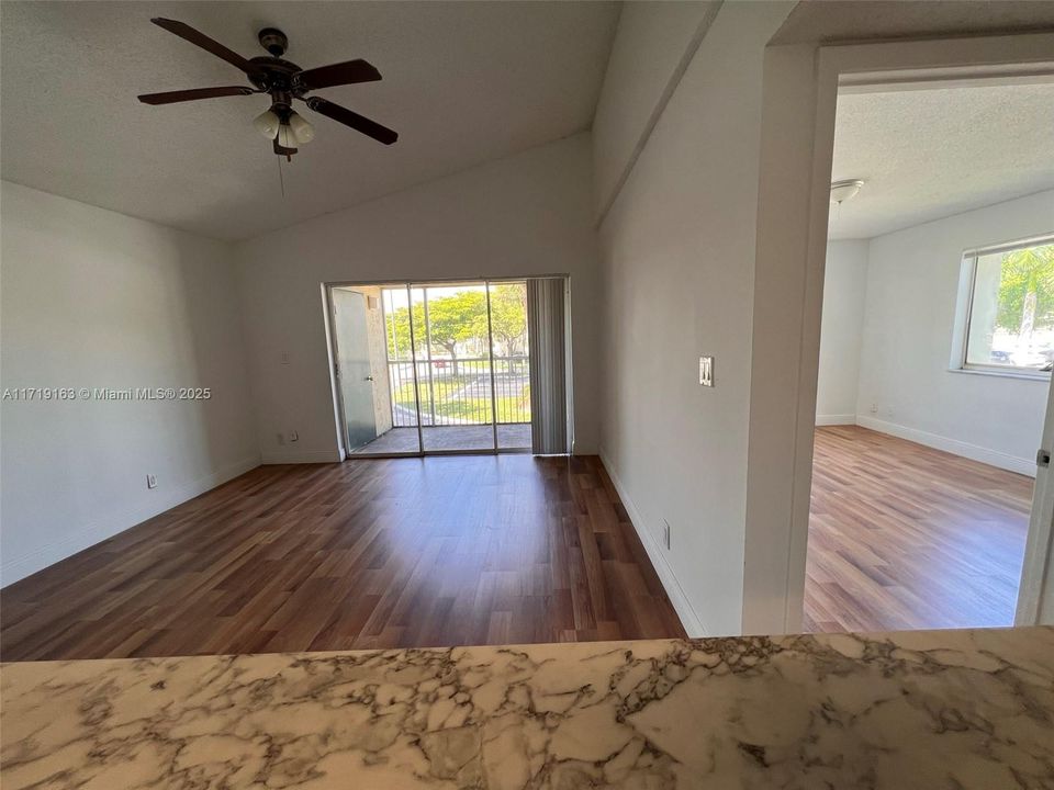 For Rent: $1,690 (1 beds, 1 baths, 615 Square Feet)