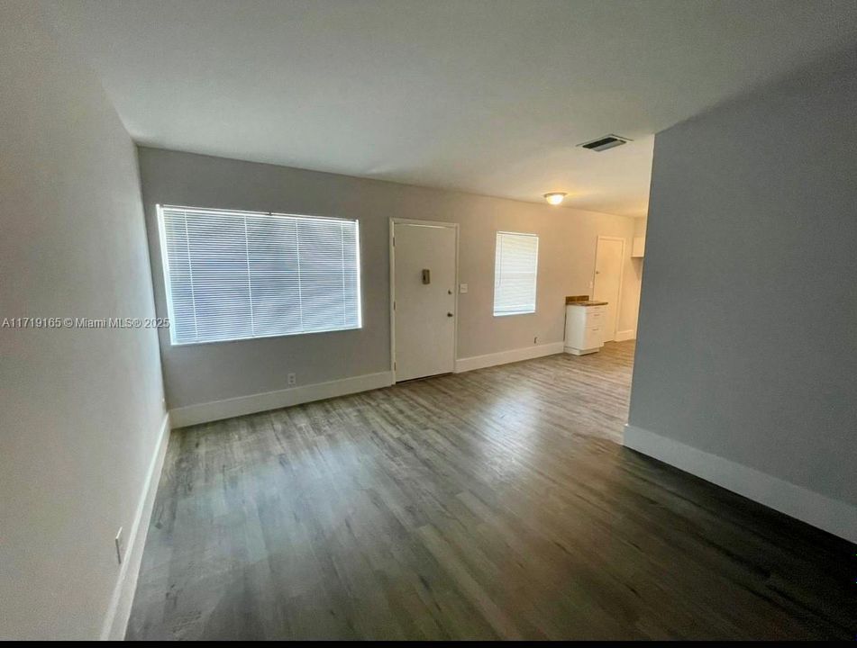 For Rent: $1,625 (1 beds, 1 baths, 550 Square Feet)