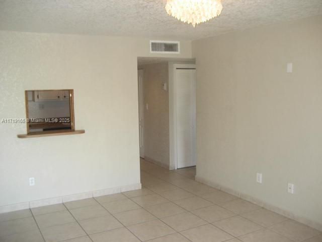 For Rent: $2,400 (2 beds, 2 baths, 906 Square Feet)