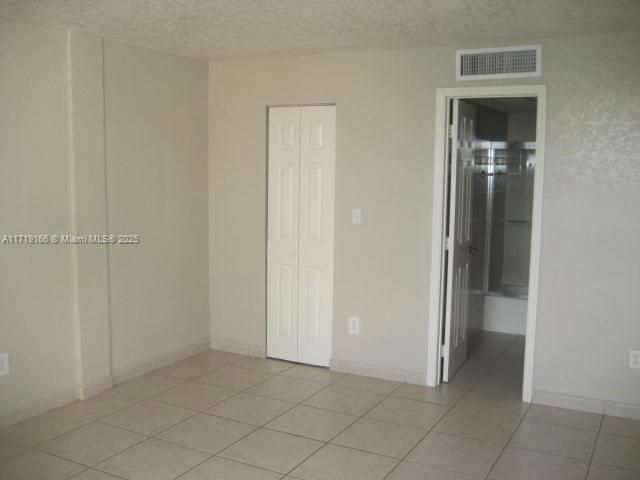 For Rent: $2,400 (2 beds, 2 baths, 906 Square Feet)