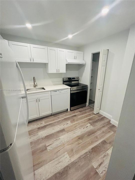 For Rent: $1,599 (1 beds, 1 baths, 750 Square Feet)