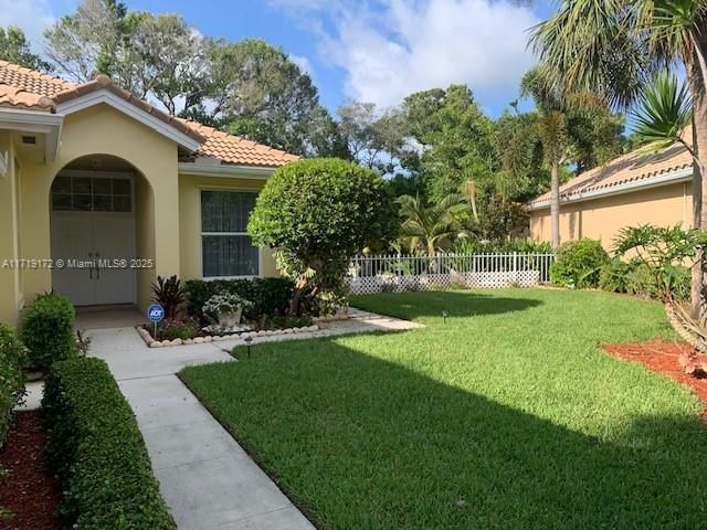 For Rent: $4,900 (3 beds, 2 baths, 1975 Square Feet)