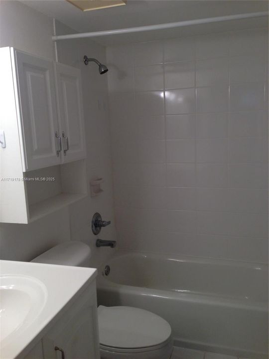 For Rent: $1,900 (1 beds, 1 baths, 708 Square Feet)