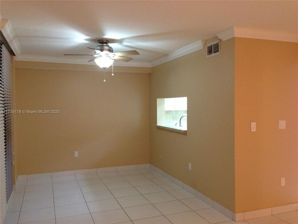 For Rent: $1,900 (1 beds, 1 baths, 708 Square Feet)