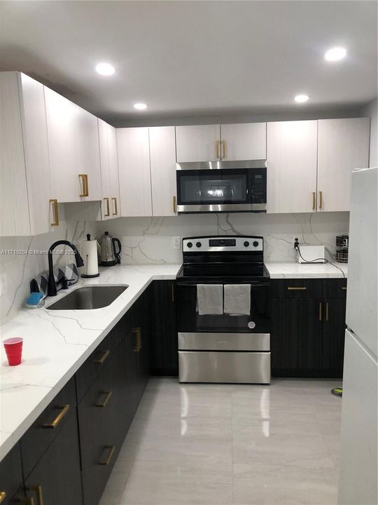 For Rent: $3,000 (2 beds, 2 baths, 1094 Square Feet)