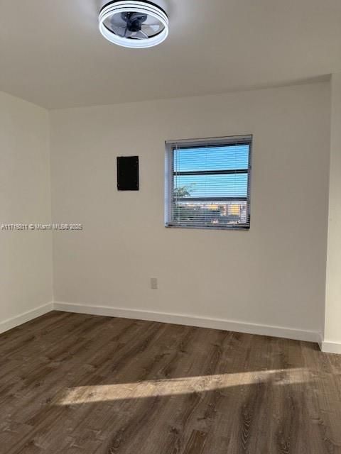 For Sale: $270,000 (2 beds, 1 baths, 715 Square Feet)