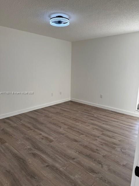 For Sale: $270,000 (2 beds, 1 baths, 715 Square Feet)