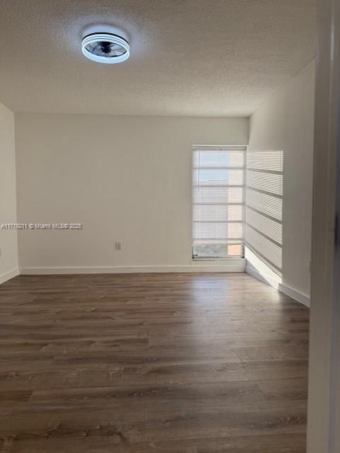 For Sale: $270,000 (2 beds, 1 baths, 715 Square Feet)