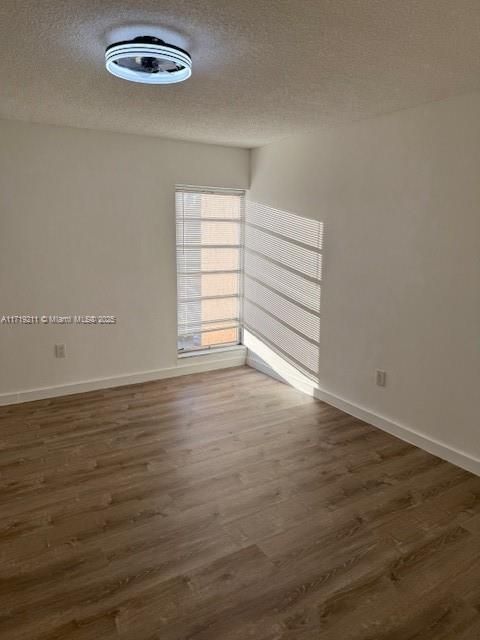 For Sale: $270,000 (2 beds, 1 baths, 715 Square Feet)