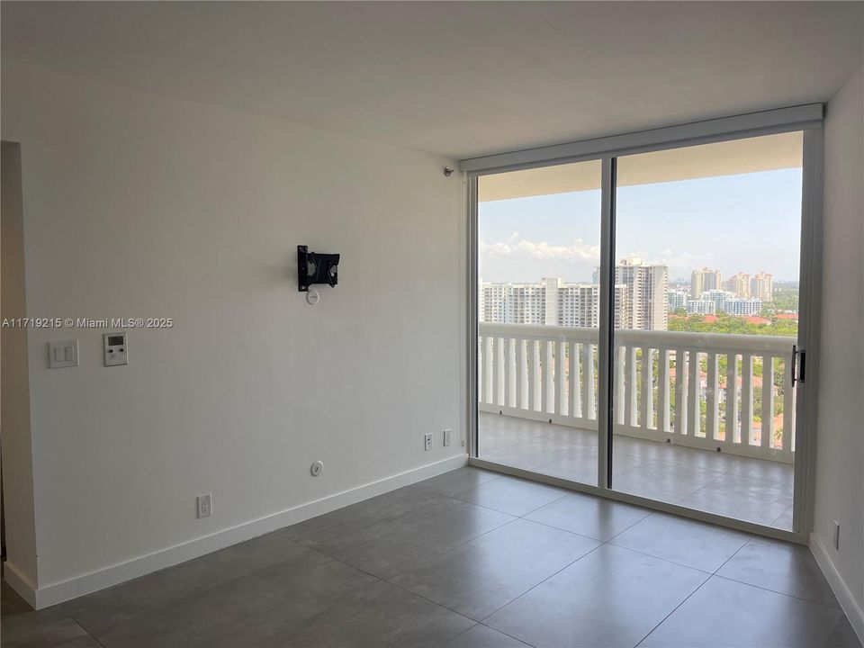 For Rent: $5,200 (2 beds, 2 baths, 1230 Square Feet)