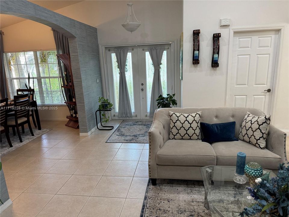 For Sale: $399,000 (3 beds, 2 baths, 1689 Square Feet)