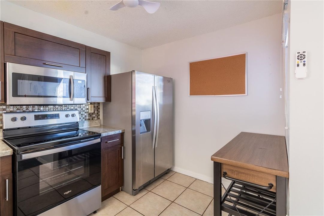 For Rent: $3,000 (3 beds, 2 baths, 1120 Square Feet)