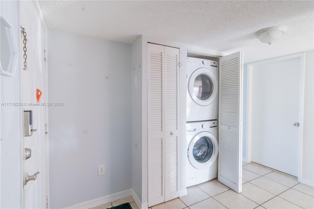 For Rent: $3,000 (3 beds, 2 baths, 1120 Square Feet)