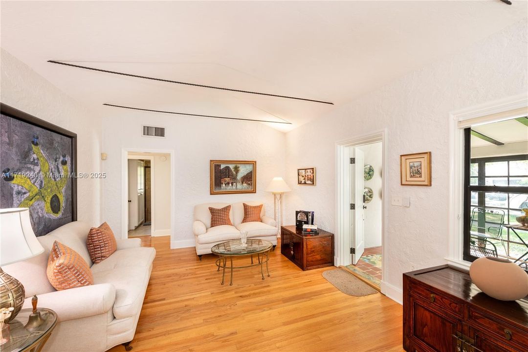 For Sale: $1,390,000 (2 beds, 2 baths, 1531 Square Feet)