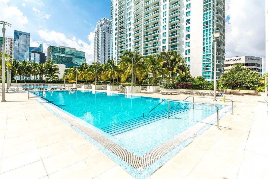 For Sale: $1,190,000 (2 beds, 2 baths, 1278 Square Feet)