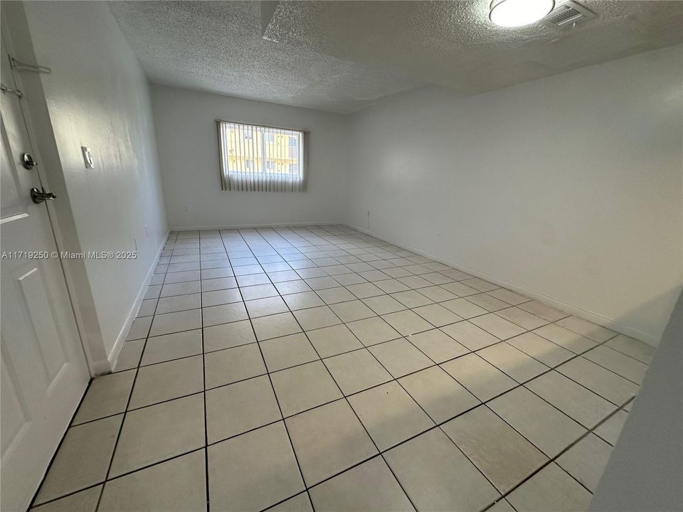 For Rent: $2,250 (2 beds, 2 baths, 1030 Square Feet)