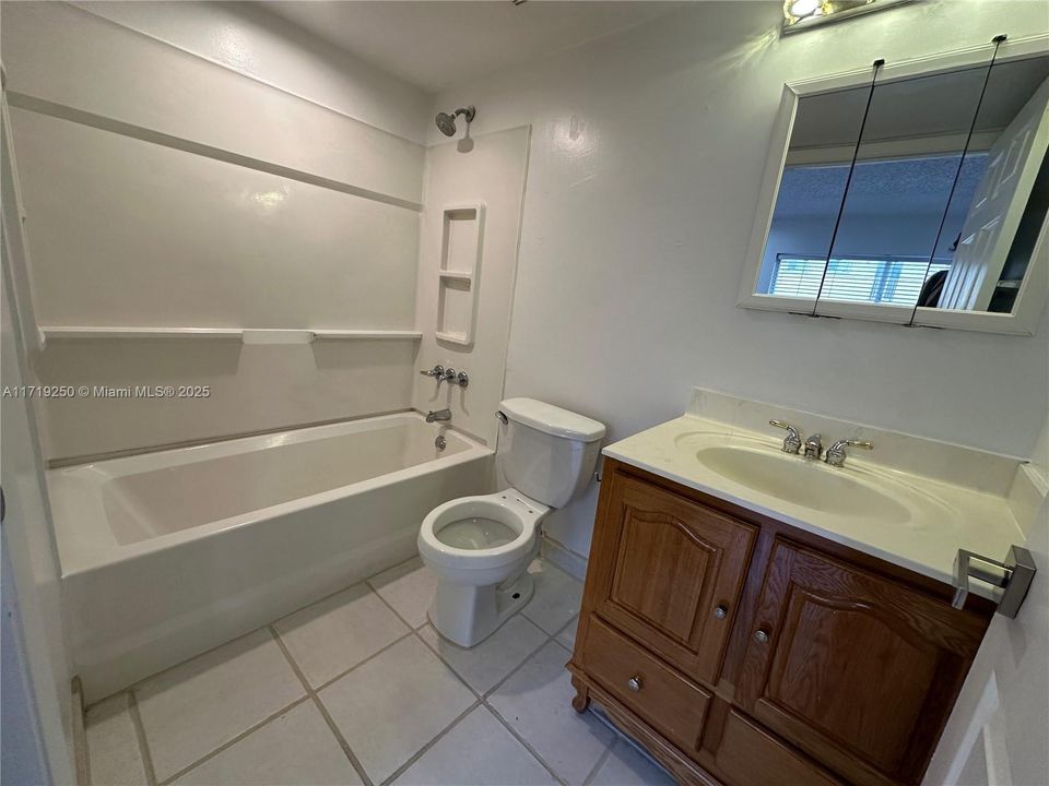 For Rent: $2,250 (2 beds, 2 baths, 1030 Square Feet)