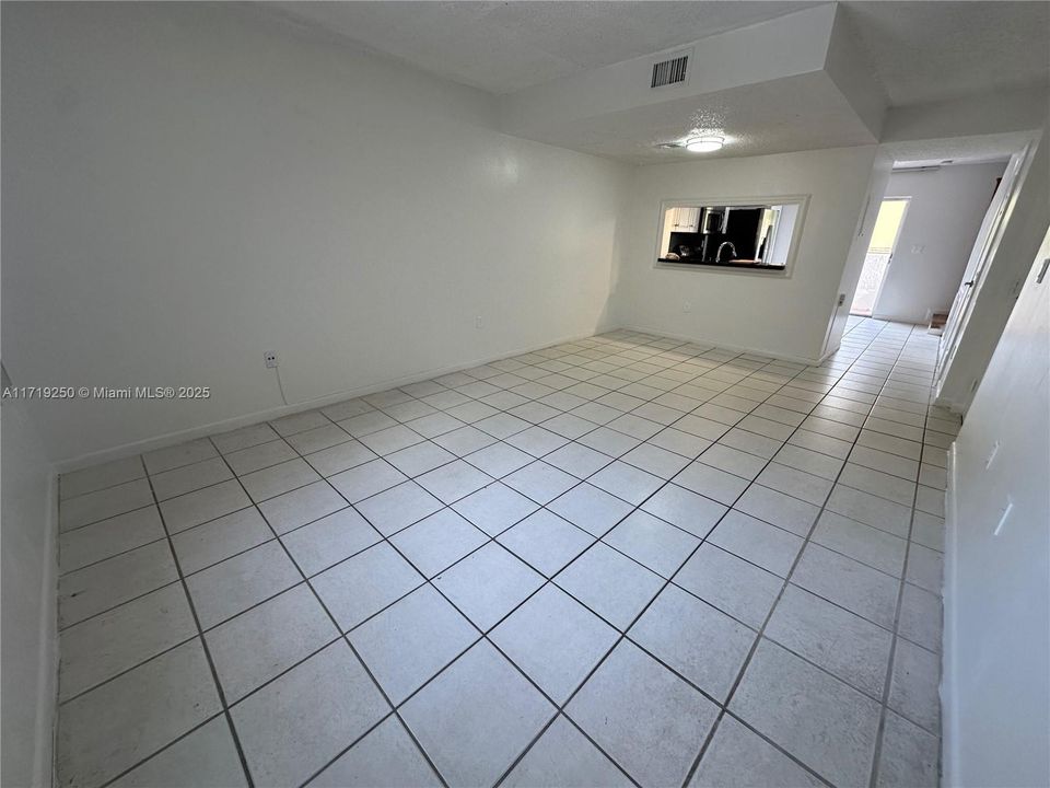 For Rent: $2,250 (2 beds, 2 baths, 1030 Square Feet)