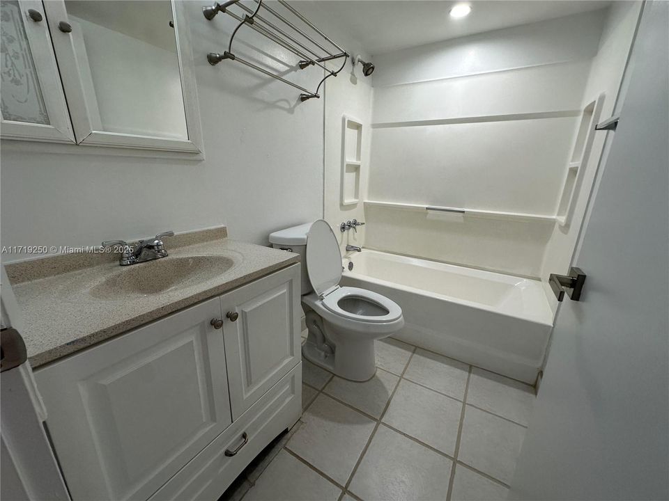 For Rent: $2,250 (2 beds, 2 baths, 1030 Square Feet)