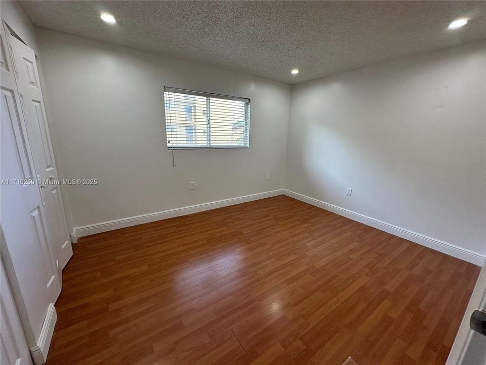 For Rent: $2,250 (2 beds, 2 baths, 1030 Square Feet)