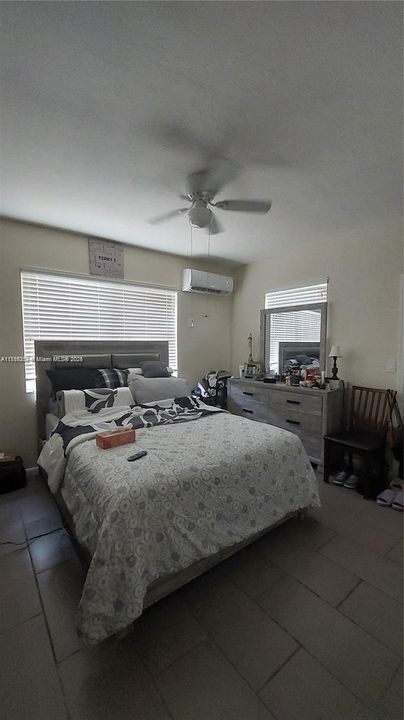 For Rent: $2,500 (2 beds, 1 baths, 1424 Square Feet)