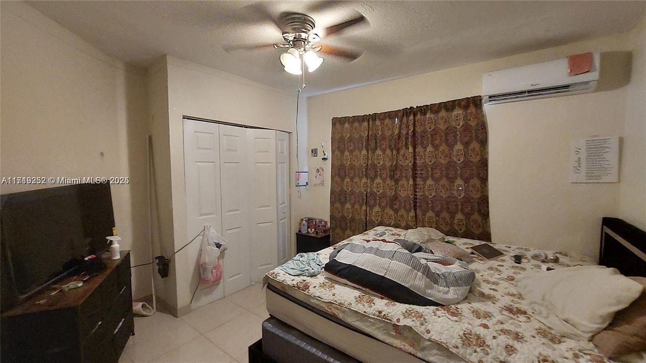 For Rent: $2,500 (2 beds, 1 baths, 1424 Square Feet)