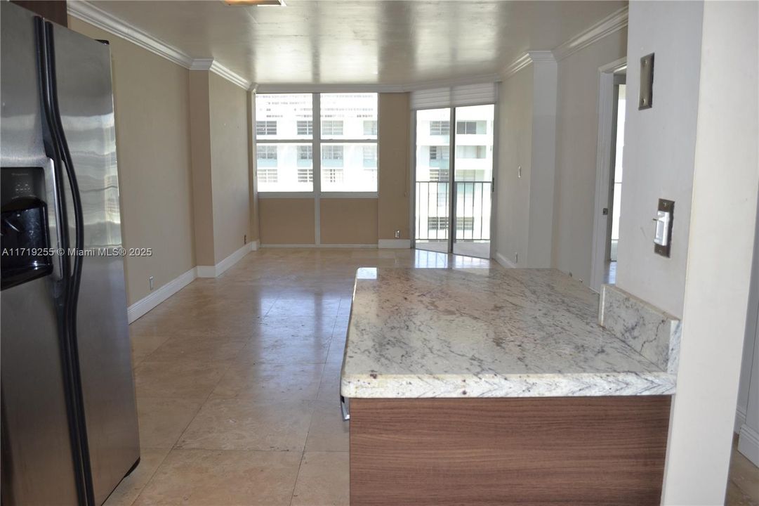 For Rent: $2,875 (1 beds, 1 baths, 868 Square Feet)