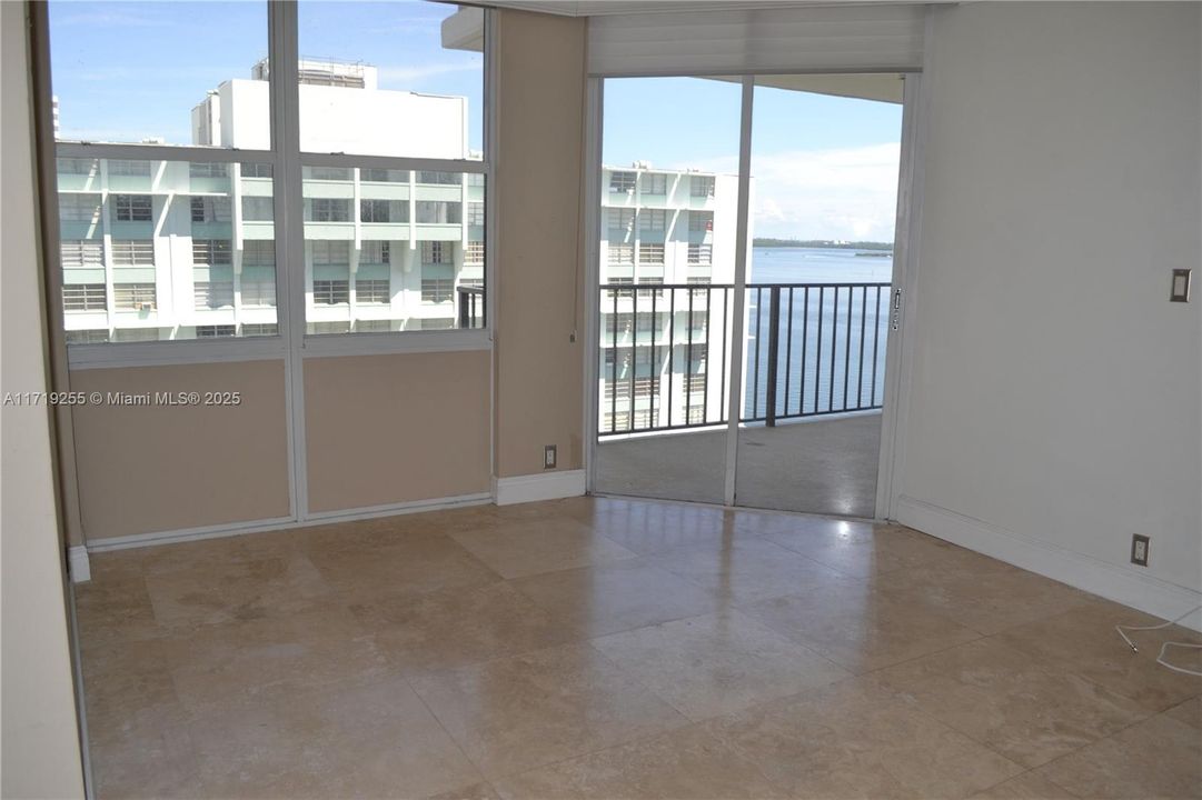 For Rent: $2,875 (1 beds, 1 baths, 868 Square Feet)