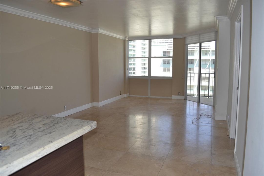 For Rent: $2,875 (1 beds, 1 baths, 868 Square Feet)