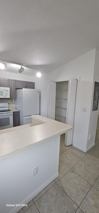 For Rent: $2,100 (3 beds, 2 baths, 1176 Square Feet)