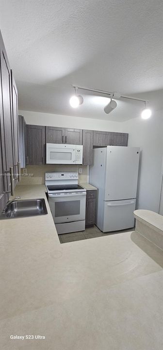 For Rent: $2,100 (3 beds, 2 baths, 1176 Square Feet)