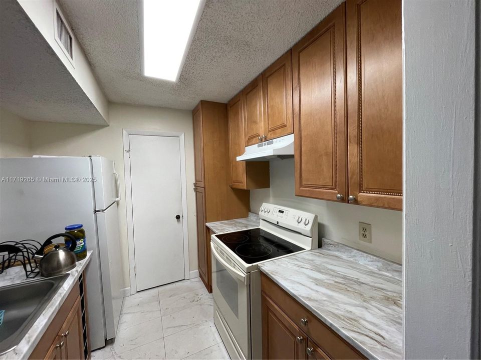 For Rent: $2,000 (2 beds, 2 baths, 1148 Square Feet)