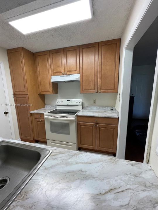 For Rent: $2,000 (2 beds, 2 baths, 1148 Square Feet)