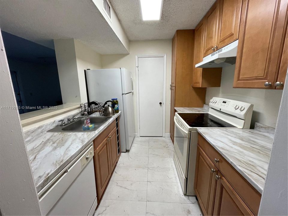 For Rent: $2,000 (2 beds, 2 baths, 1148 Square Feet)