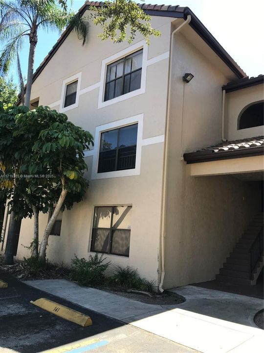 For Rent: $2,000 (2 beds, 2 baths, 1148 Square Feet)