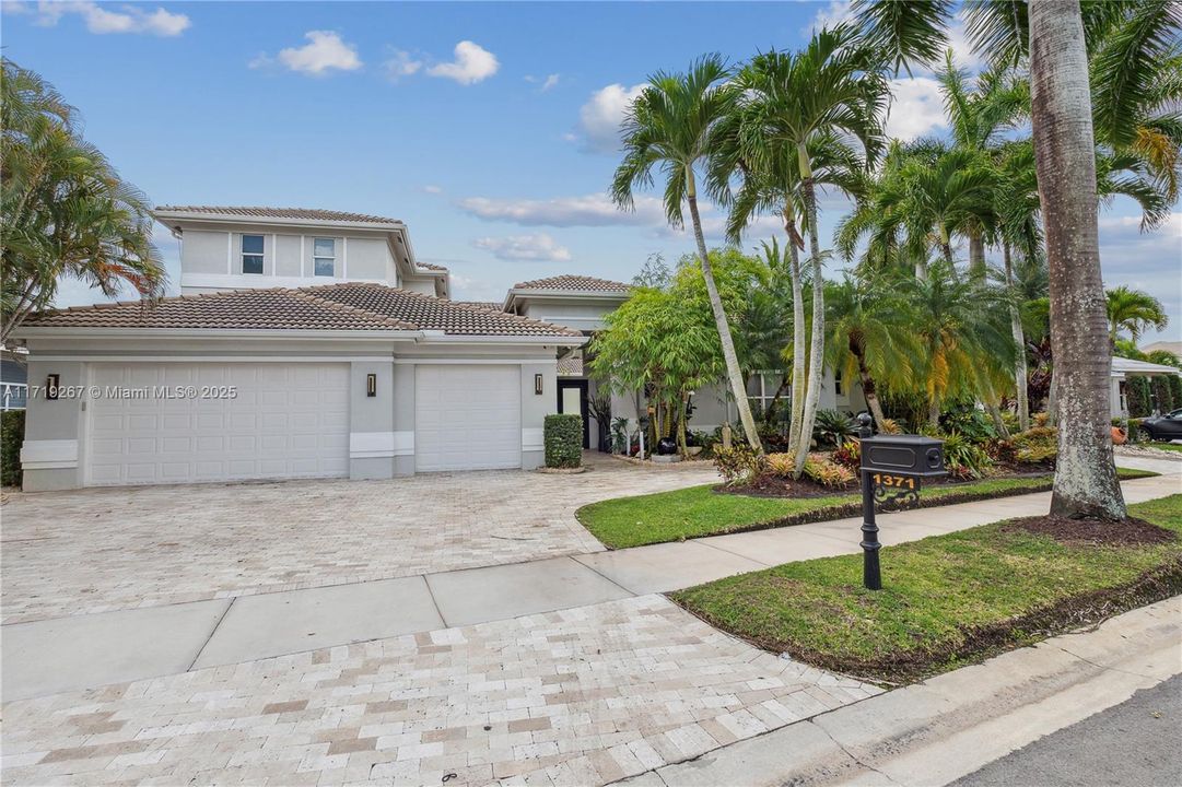 For Sale: $2,650,000 (5 beds, 5 baths, 4858 Square Feet)