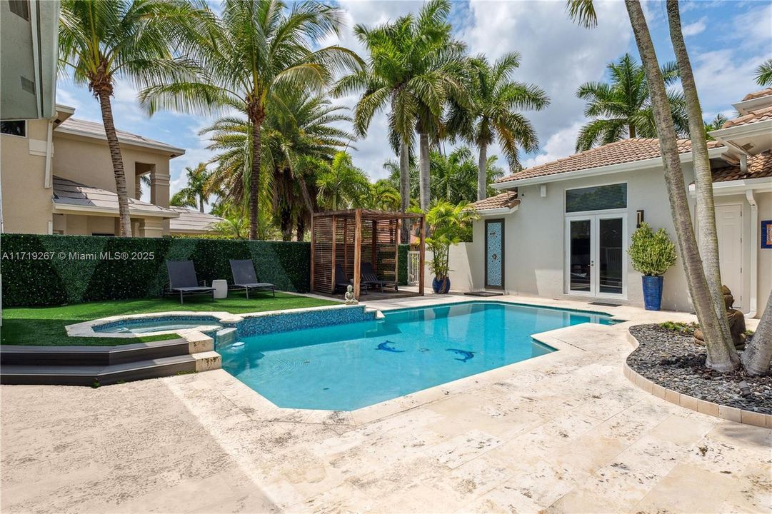 For Sale: $2,650,000 (5 beds, 5 baths, 4858 Square Feet)