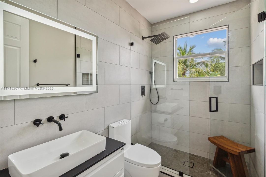 For Sale: $2,650,000 (5 beds, 5 baths, 4858 Square Feet)