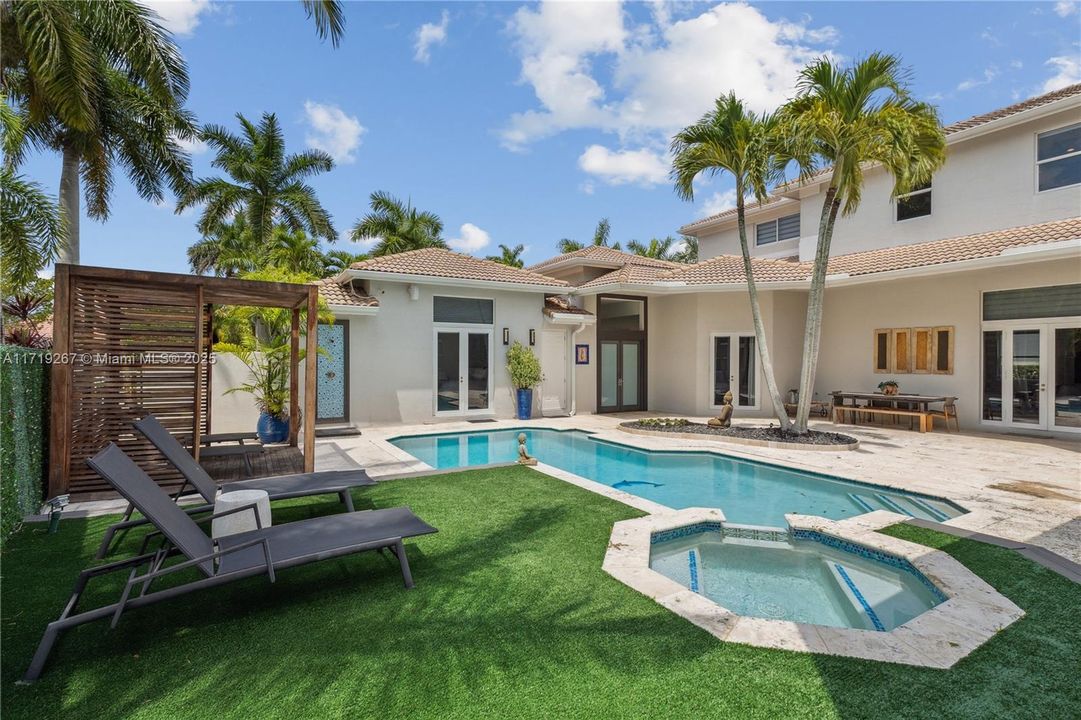 For Sale: $2,650,000 (5 beds, 5 baths, 4858 Square Feet)