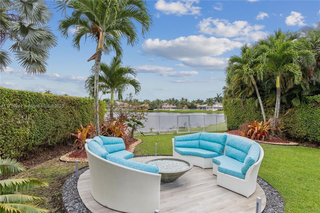 For Sale: $2,650,000 (5 beds, 5 baths, 4858 Square Feet)