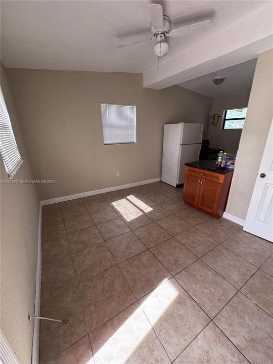 For Rent: $1,600 (1 beds, 1 baths, 3545 Square Feet)