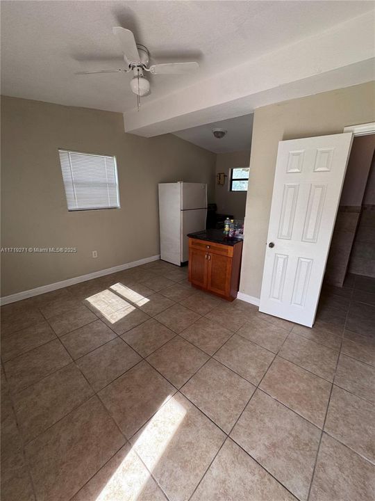 For Rent: $1,600 (1 beds, 1 baths, 3545 Square Feet)