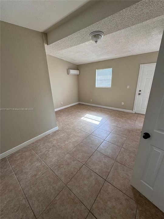 For Rent: $1,600 (1 beds, 1 baths, 3545 Square Feet)