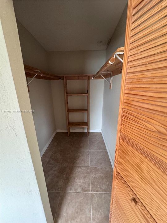 For Rent: $1,600 (1 beds, 1 baths, 3545 Square Feet)