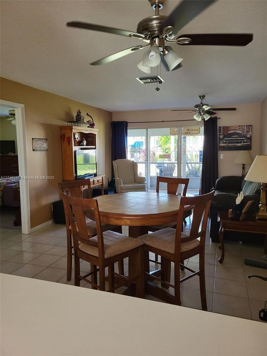 For Sale: $159,000 (2 beds, 1 baths, 944 Square Feet)