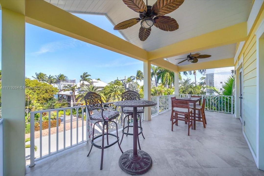Recently Sold: $2,299,000 (3 beds, 2 baths, 2968 Square Feet)