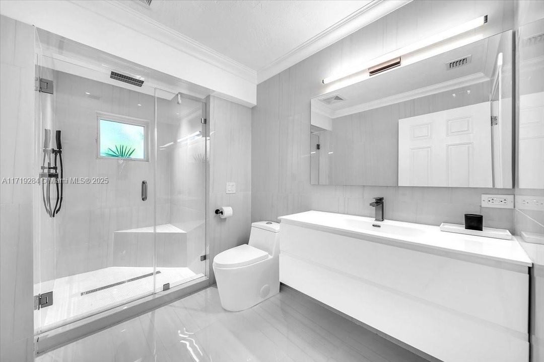 Recently Sold: $2,299,000 (3 beds, 2 baths, 2968 Square Feet)